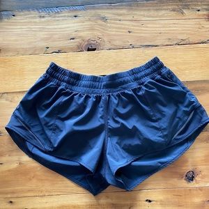 Hottie Hot Lululemon short 2.5”
